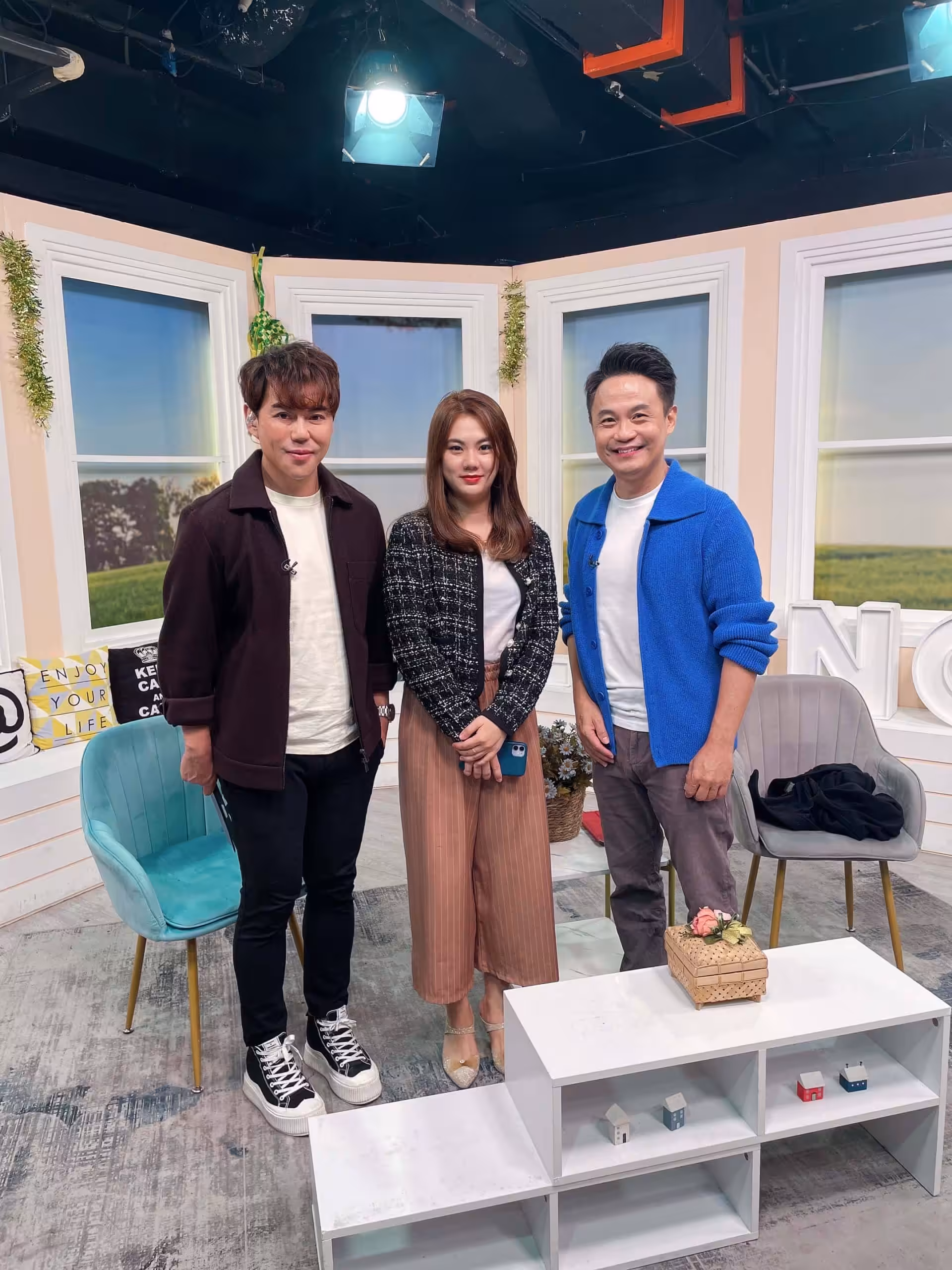 Jaceme Chuah on a television studio set with the show hosts